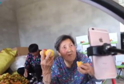 91岁奶奶直播带货,跨越时代的带货传奇